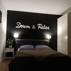 Dream & Relax Apartment's Messe Aparthotel